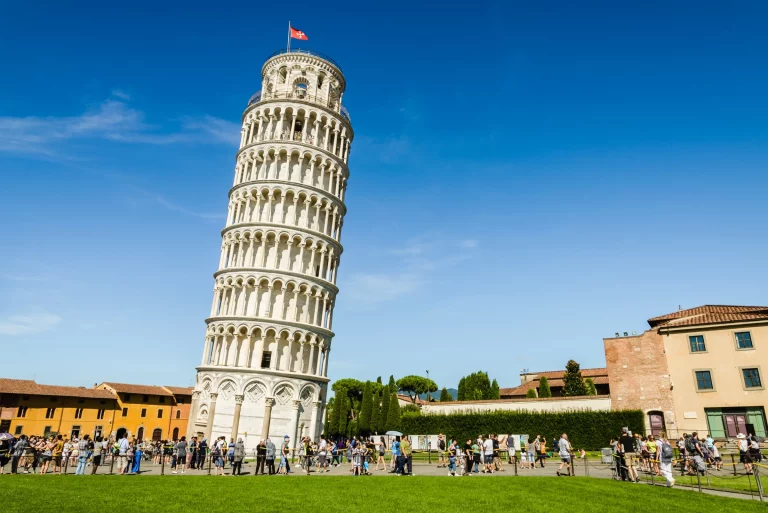 ¿Por qué la Torre de Pisa está inclinada?