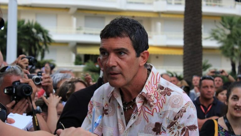 Antonio Banderas promete una experiencia teatral llena de optimismo y romance con su nuevo musical ‘Tocando nuestra canción’