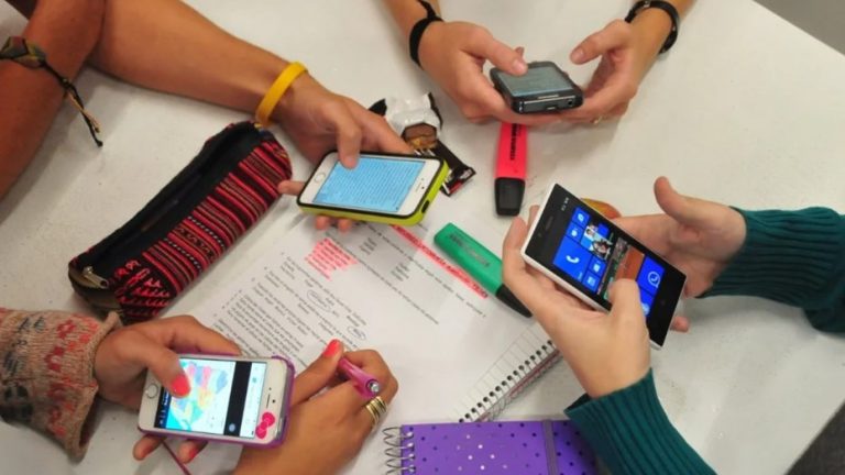 Por qué los celulares y las notebooks cuestan en la Argentina casi el doble que en Brasil, Chile o Colombia