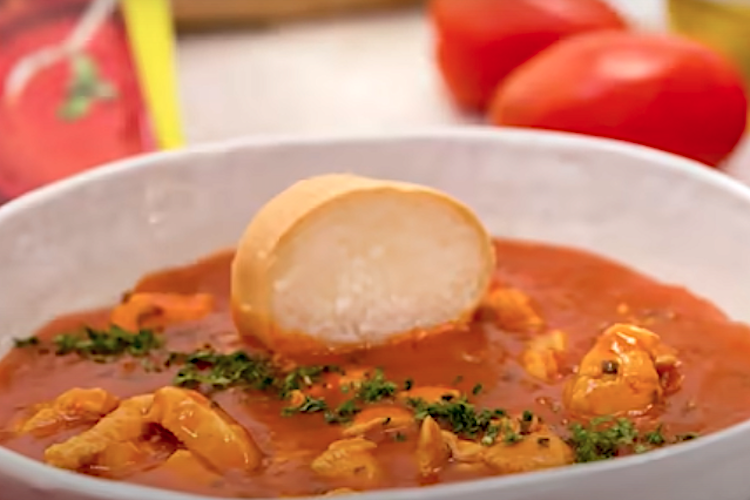 Crema de tomate con pollo